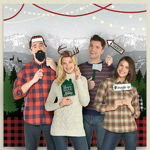 Amscan HOLIDAY: CHRISTMAS Cozy Christmas Scene Setter with Photo Booth Props