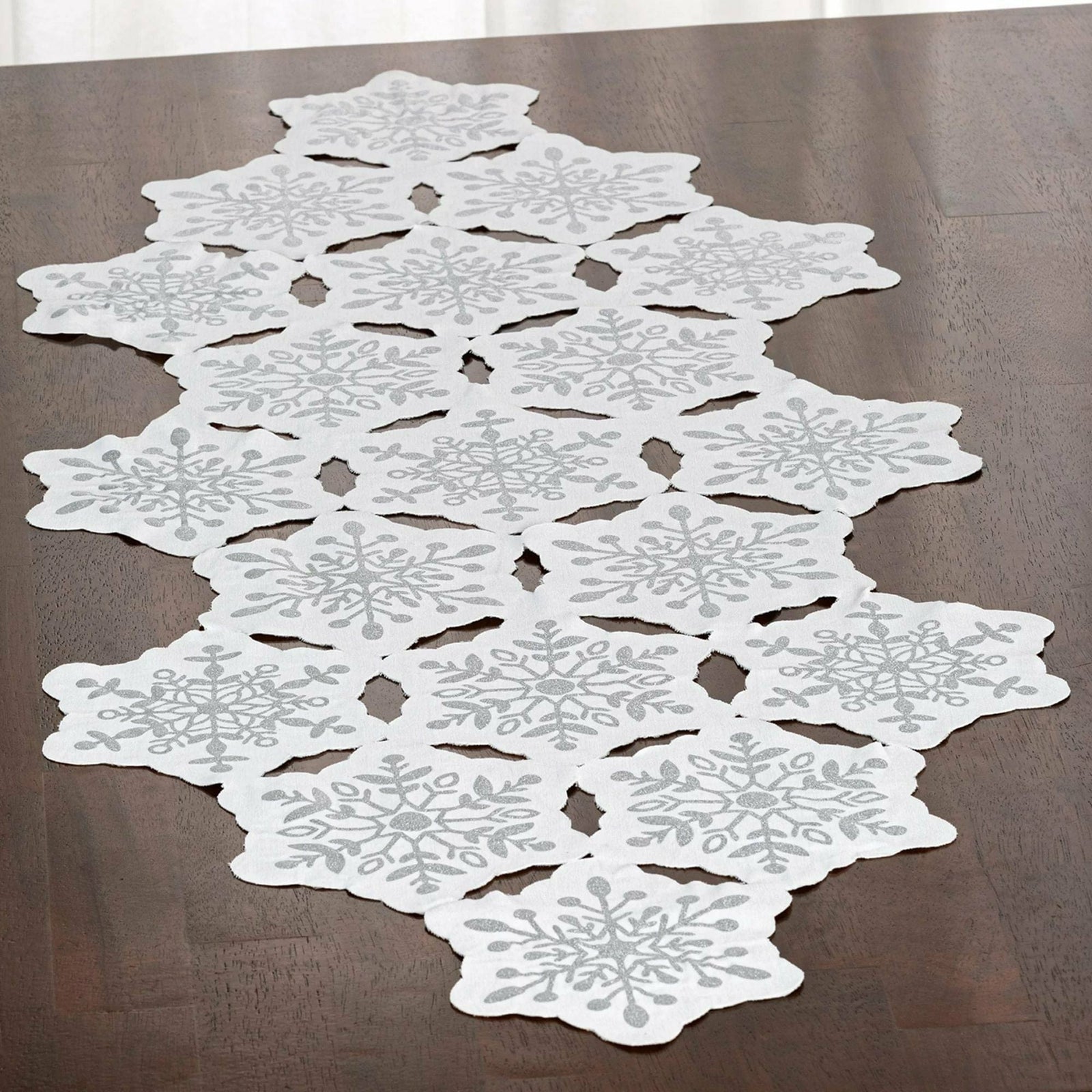 Amscan HOLIDAY: CHRISTMAS Snowflake Die-Cut Table Runner