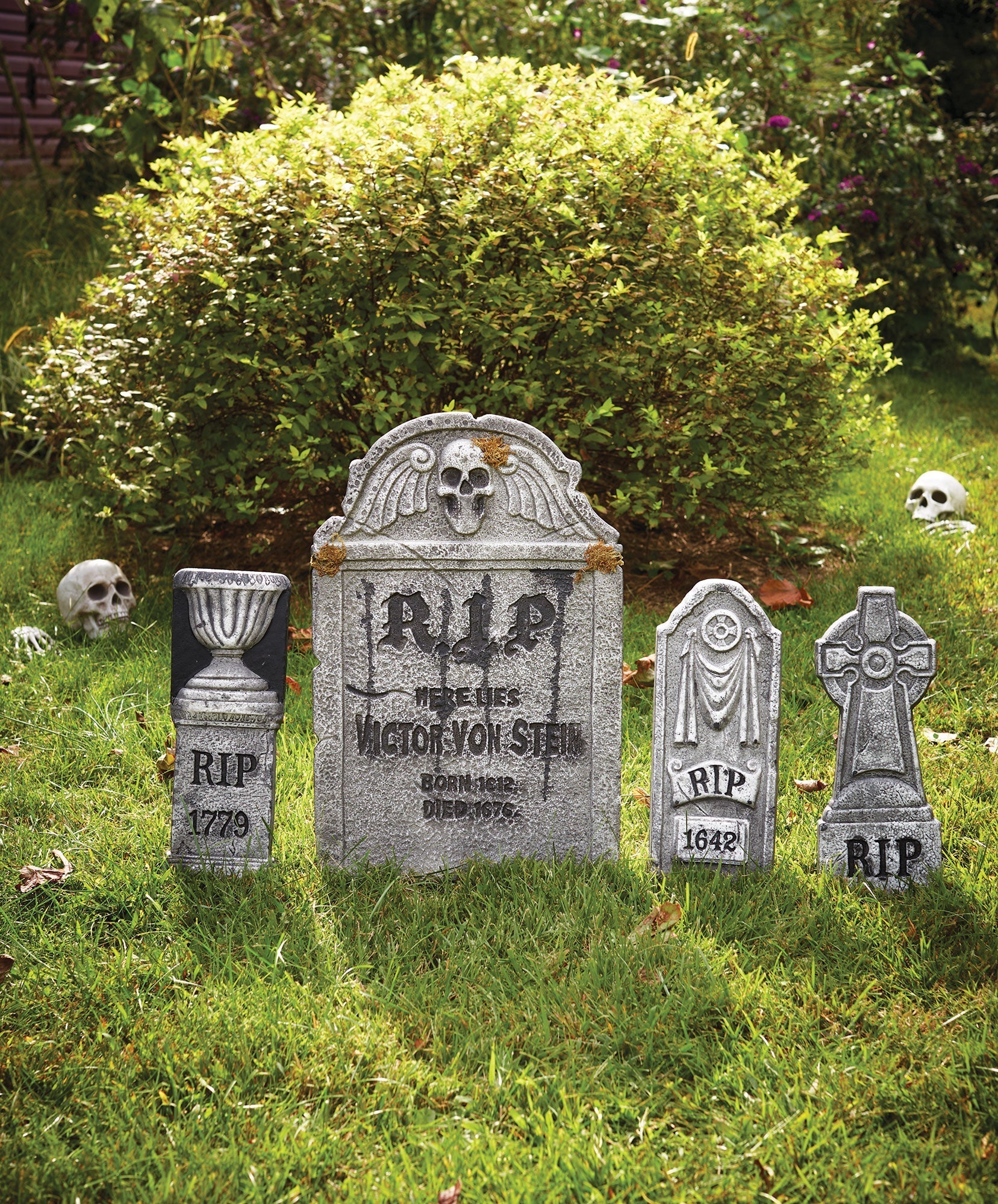 Fun World HOLIDAY: HALLOWEEN 4-In-1 Tombstone Set