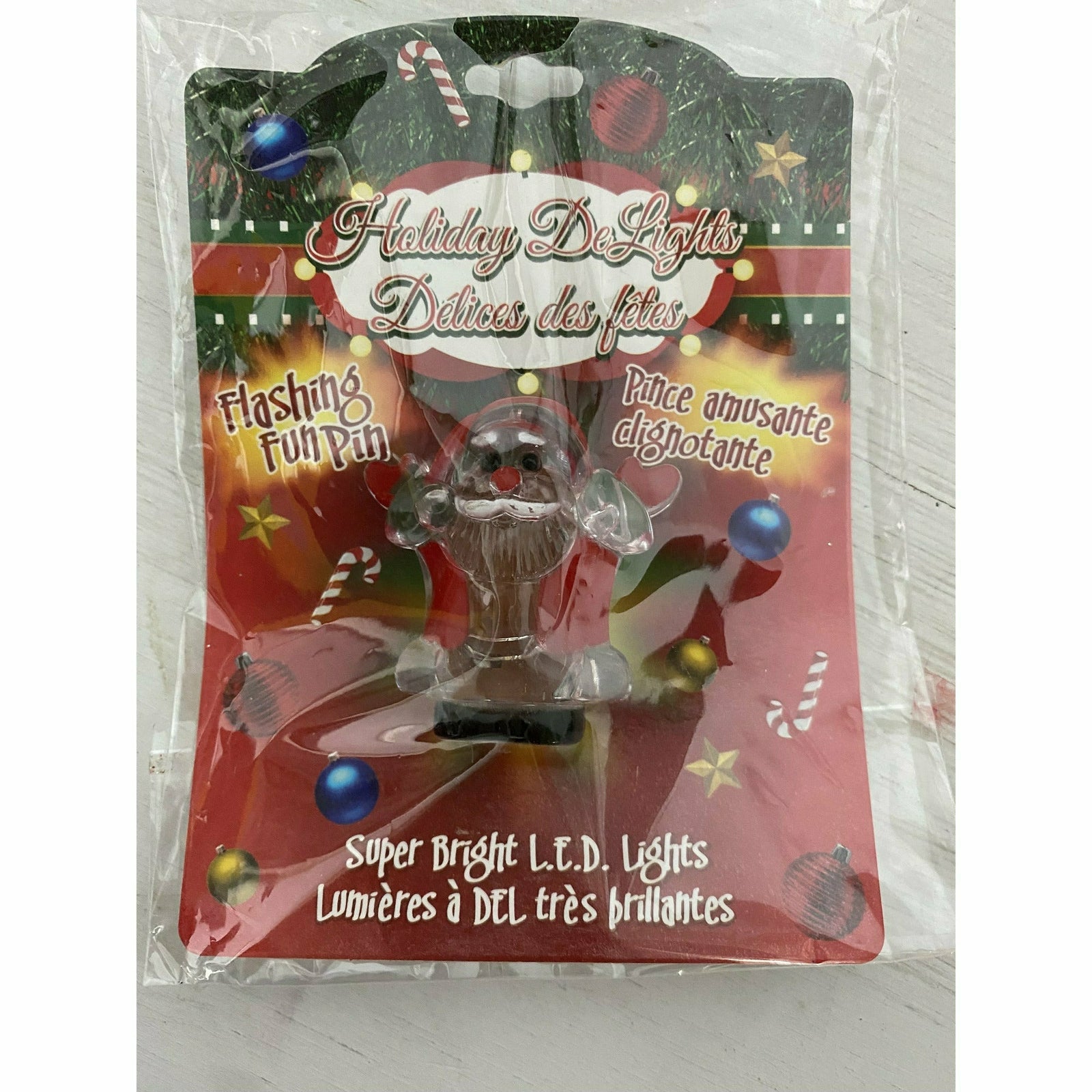 Ultimate Party Super Stores HOLIDAY: CHRISTMAS Santa Flashing Fun Pin